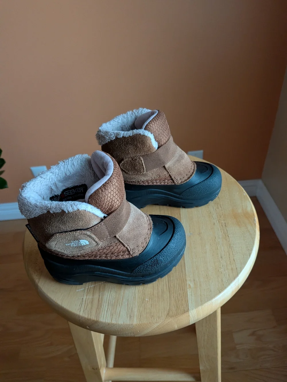 The North Face Brown Boots with Faux Fur Lining size 7 Toddler waterproof